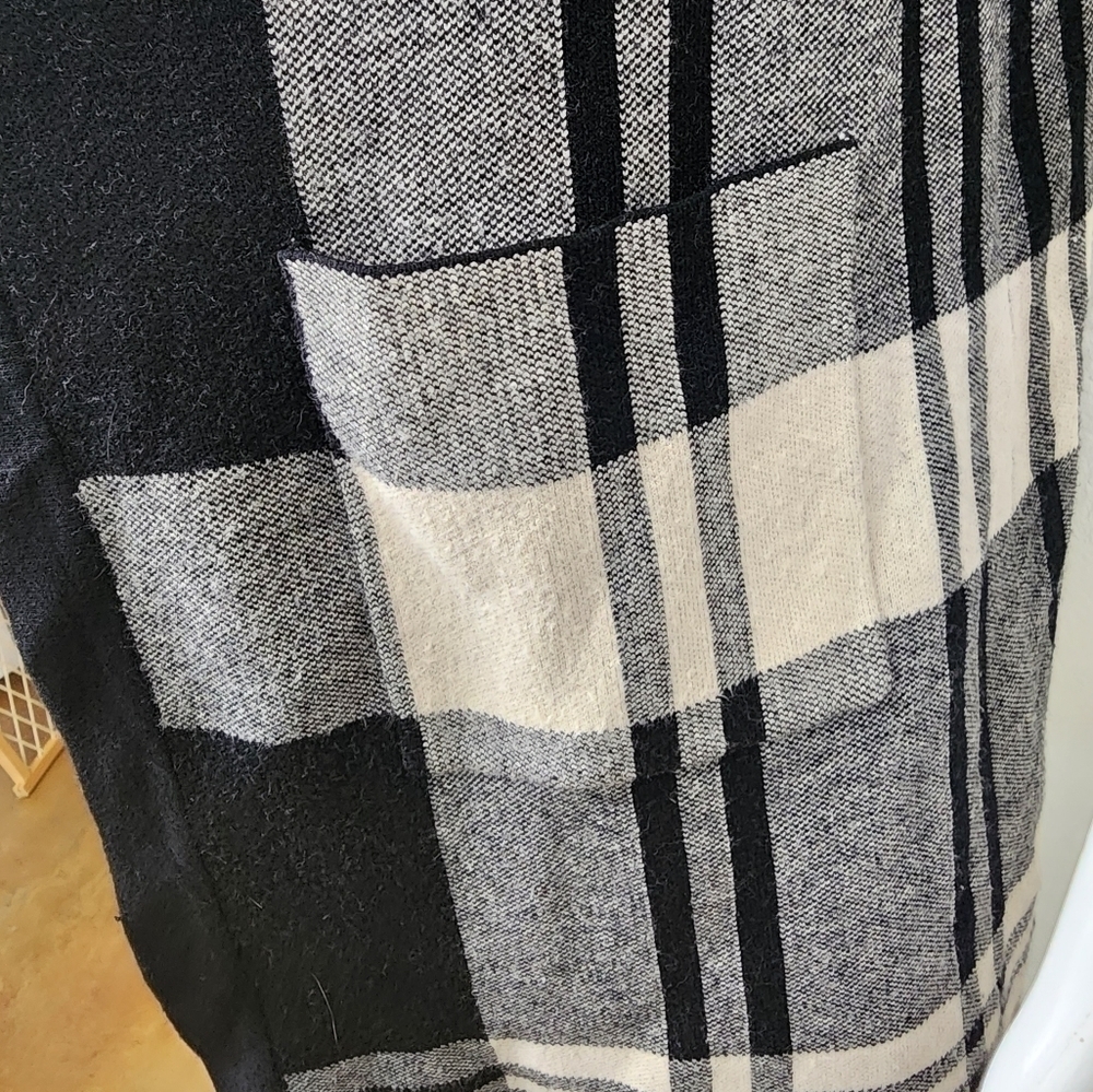 Torrid Plaid Black Cream Open Cardigan Size 0/10 - Picture 8 of 13